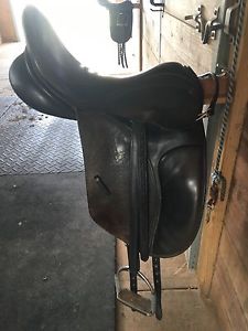 County Connection saddle. Great condition         17 Wide