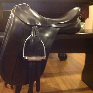 Bates  Capelli  dressage saddle With Interchangeable  Gullet System