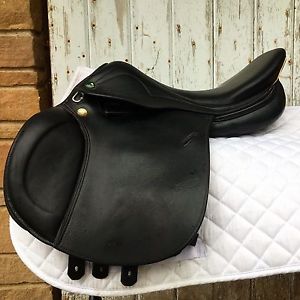 Prestige Joy Jumper Saddle 16" Black with Prestige leathers