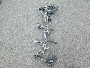 Mathews Halon 32 Right Handed 29" 50-60 LB Bow Package Ridge Reaper Camo