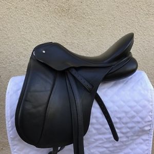 Schleese Liberty Dressage Saddle 17" Adjustable Tree