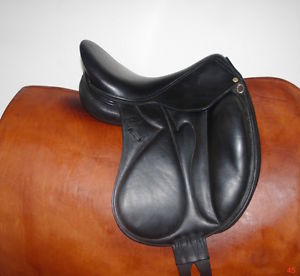 Devoucoux Makila Dressage Saddle Black 17"