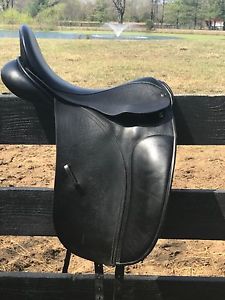 County Saddlery Connection Black 17.5" Equestrian Saddle