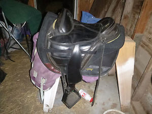 Barefoot Treeless Saddle 15"