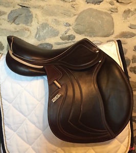 2016 CWD Mademoiselle 2GS Luxury French Jumping Saddle Gorgeous Brown 17"