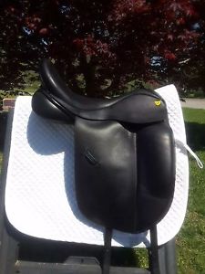 Dressage saddle Revere, Domina 17.5 black