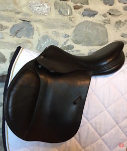 Devoucoux Biarritz Jumping Saddle Black 17″