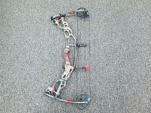 Hoyt Carbon Spyder ZT 30 Right Handed 28" 50-60 LB Bow Realtree Xtra