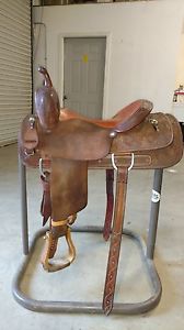 H & H cutting saddle, good condition, 16 + seat