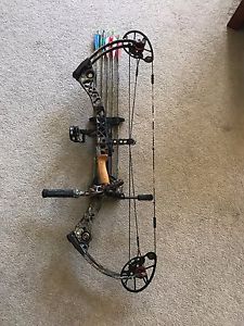 Mathews Monster "McPherson Series" 60/28 RH Compound Bow with 15 arrows