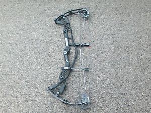 Hoyt Carbon Defiant Right Handed 26-28" 55-65 LB Bow