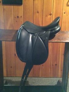 17" Devoucoux Makila Dressage Saddle