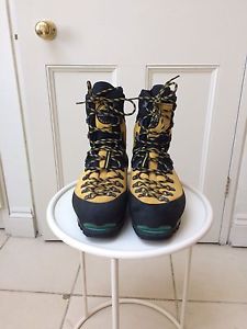 Sportiva Evo Mountaineering Boots Size 42