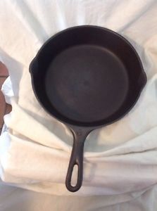 Vollrath Ware cast iron skillet # 6