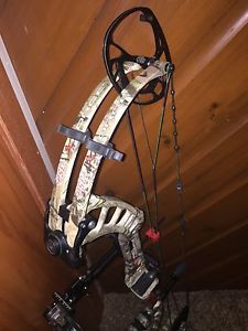 Pse Full Throttle Compound Bow Right-Handed 60 lbs 27" with accessories