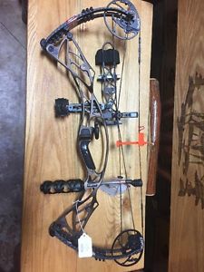 Hoyt Defiant 30 Package Deal