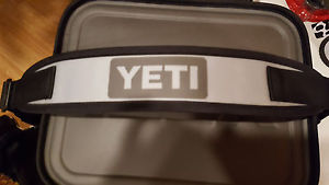 Yeti Hopper Flip 12 Cooler = Grey, Black and Blue