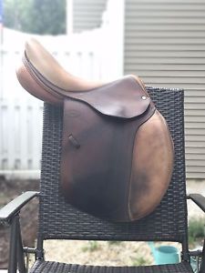 2004 17 Inch Devoucoux Biarritz Jumping Saddle