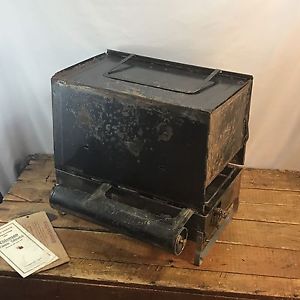 Vtg Old Coleman 2D Camping 2 Burner Stove Rare HTF Patent 1924 Full Cover