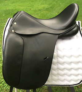 Black 17.5" Dressage Saddle with Medium Tree in Excellent Condition made in UK