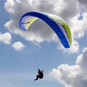 Ozone Buzz Z5 S/M Paraglider...20Hours...Blue/Green/White...Excellent