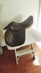 Butet saddle  17" Deep Seat (L). Flaps are 2.5.