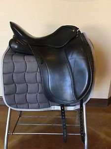 Schleese Triumph dressage saddle 17.5 excellent condition