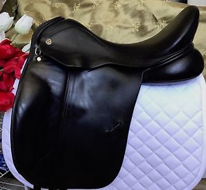 17.5 MW TRILOGY "Debbie McDonald" black dressage saddle