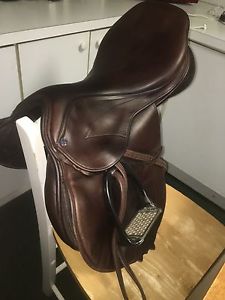 Detente jump saddle size 18, wool flocked in great condition MW Tree