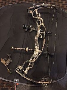 2014 Hoyt CARBON SPYDER 30 Bow; RH; 70lbs; 24-25.5 dl; BRAND NEW STRING!!