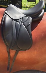 2007 Devoucoux Makila 17.5 inch Dressage Saddle. Black Full Calfskin. Med Gullet