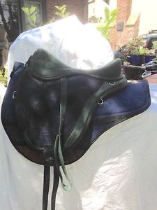 Freeform Classic Dressage saddle, barely used, with pad and girths!