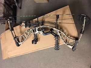 HOYT 2016 POWERMAX PKG 3-pin Realtree Camo Compound Bow Display Model 60/70#