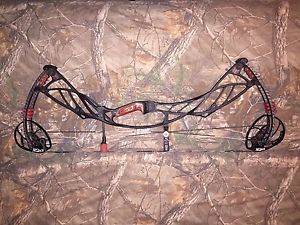 Supper Nice !!!! 2016 Hoyt Defiant Red and Black 60/70 LB