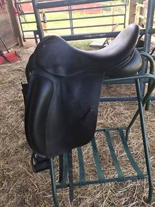 County Fusion Dressage Saddle 17.5 MN