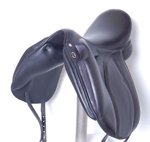 17.5" DEVOUCOUX MAKILA LAB SADDLE (S17011479) FULL BUFFALO, DEMO CONDITION - XVD