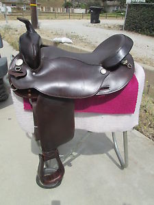 18" Textan Trail Saddle - Excellent Condition - Full Qtr Bars