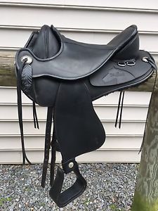 Barefoot Treeless Saddle