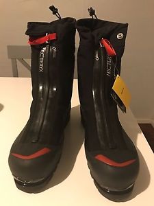 Arc'teryx Acrux AR GTX Mountaineering Boots - Men's Size US 10.5