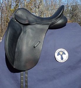 COUNTY CONNECTION 17" M DRESSAGE SADDLE 0440