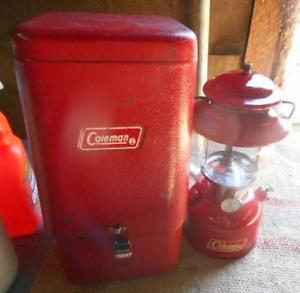 COLEMAN MODEL 200A DATED 7/72 METAL BOX VERY CLEAN CAMPING LIGHTING COLEMAN FUEL