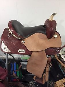 western horse tack (show saddle) size 15 great condition. Never used.