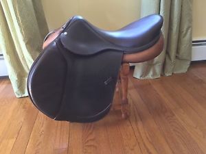 Devoucoux Biarritz 17.5 English jumping saddle - excellent condition