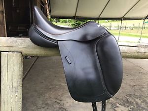 Patrick Sirius Dressage saddle - 17in monoflap with wither relief panels