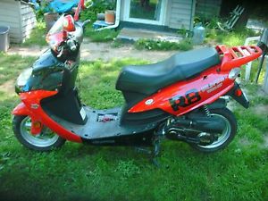 R8 WildFire 2008 50cc Gas Scooter