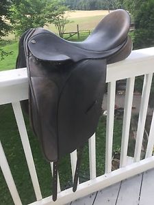 2004 17" Seat, MN tree County Connection Dressage Saddle