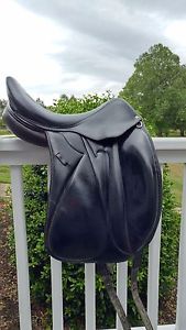 Devoucoux Makila 17.5 Saddle: Well kept and loved.